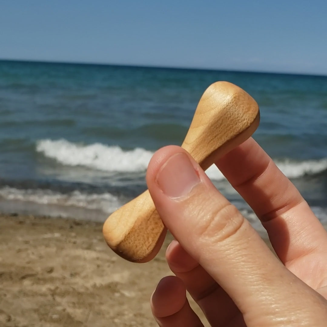 Hex-Twist Knuckle Roller
