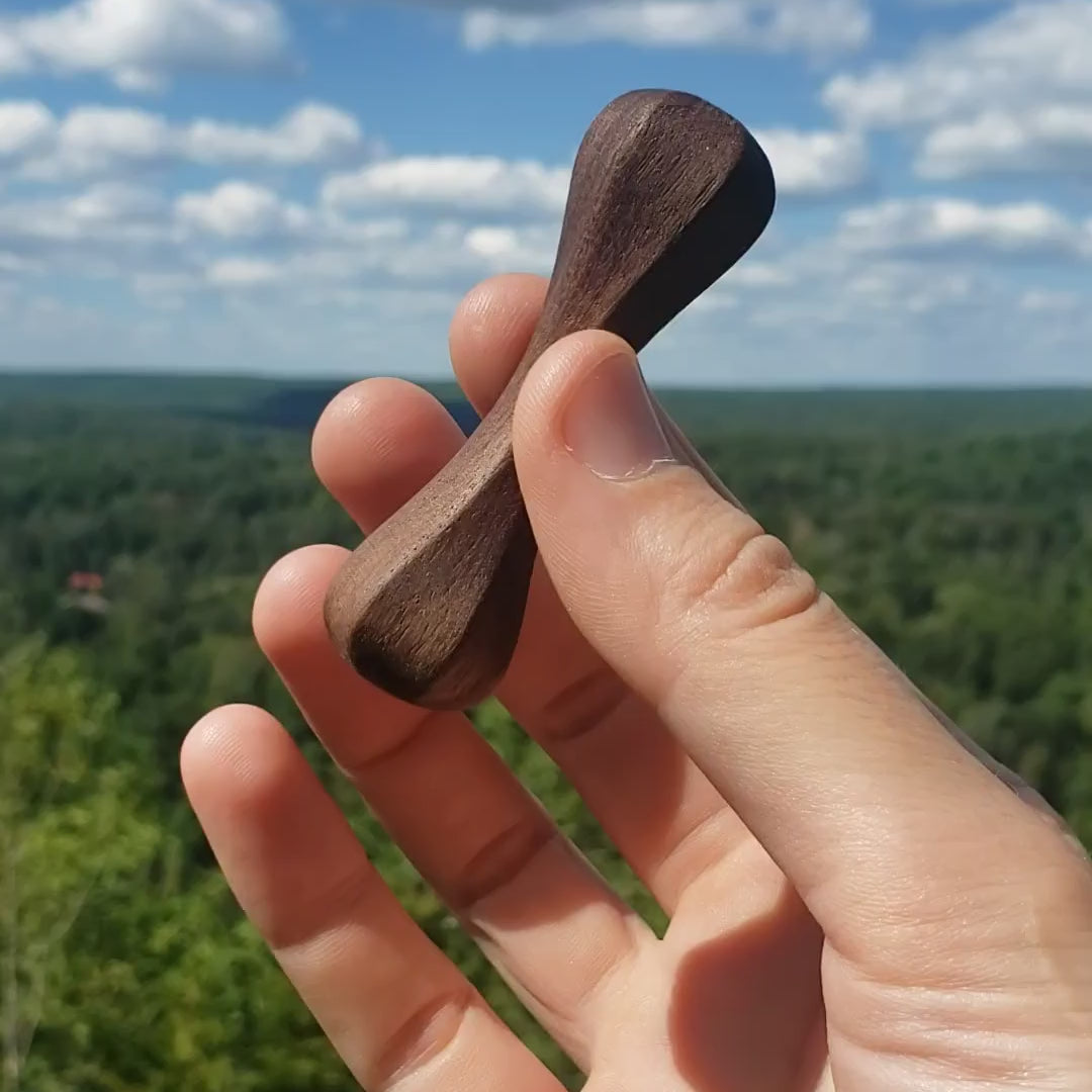 Hex-Twist Knuckle Roller